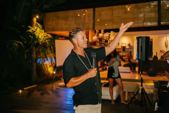 A speech at an evening party in the villa